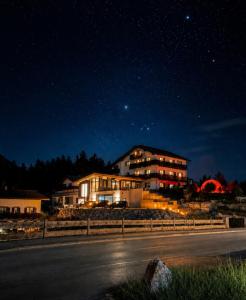 Bayern Resort Hotel - Adults only - mit Zugspitzblick - Eibsee-Nähe - Wellnessbereich - Naturpool im Sommer