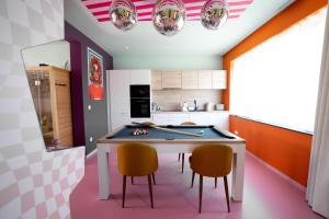 Capsule Retro Balnéo - Sauna - Billard -Switch 2