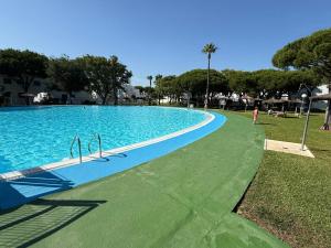 Apartamento en Urbanización con Piscina