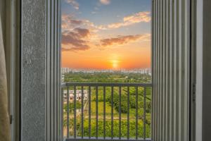 Bodhi People Luxury 1RK Studio with Balcony & Pool near Airport