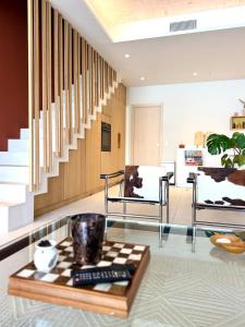 Designer Villa Pool Garden & Private Parking