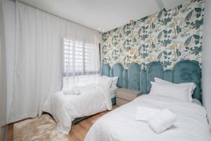 Modern 2BR with WiFi AC Parking