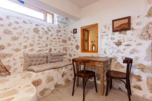 Authentic Stone House with Courtyard in Dhermi