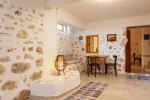 Authentic Stone House with Courtyard in Dhermi