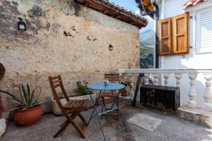 Authentic Stone House with Courtyard in Dhermi