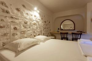 Authentic Stone House with Courtyard in Dhermi