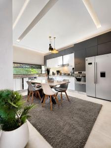 Elegant modern villa with Pool and Hammam