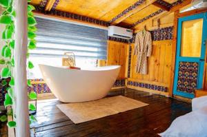 Santorini by Busybee Lake Cabins