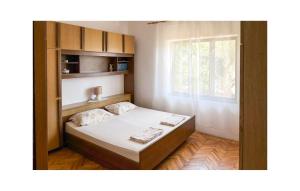 Pet Friendly Apartment In Novi Vinodolski