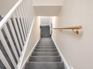 Stylish 3BR House with Free WiFi, Parking, Sleeps 5