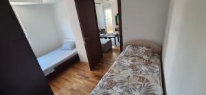 Apartment 27