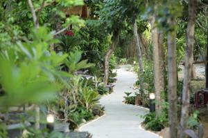 Old Tree Garden