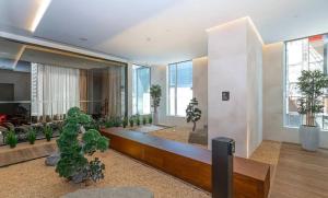 Luxury Condo Skyline View Gym Walk to Subway UofT