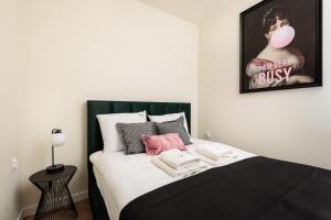 Urban Retreat - Krowoderska Apartment - by Upstairs