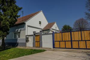 Glozan House