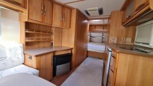 Campingplatz Jurahöhe Wohnwagen Hütte Flieder