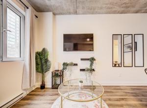 Comfy 1BR Condo Bell Centre