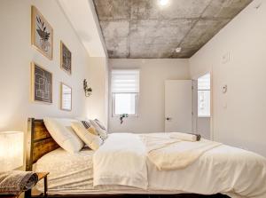 Comfy 1BR Condo Bell Centre