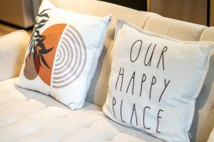 Comfy 1BR Condo Bell Centre