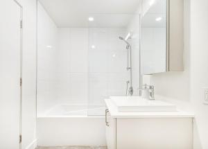 Comfy 1BR Condo Bell Centre
