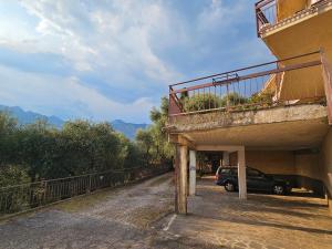Panoramic Lake View & Garden Apartment