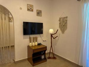 Macramé & Moss Chic & Cozy 2BHK Boho Pool View apt