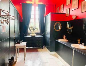 Double bedroom gîte in a castle in Normandy