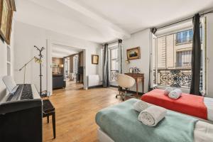 Grand & Spacious 3BR Home for 8 in Paris 10th