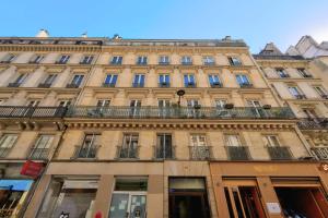 Grand & Spacious 3BR Home for 8 in Paris 10th