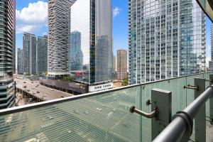 Stylish 1BR APT near DWTN with Balcony Views