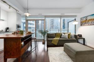 Stylish 1BR APT near DWTN with Balcony Views
