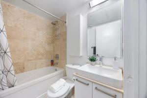 Stylish 1BR APT near DWTN with Balcony Views
