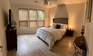 Alamo City Retreat - Wi-Fi, Parking, Self Check In