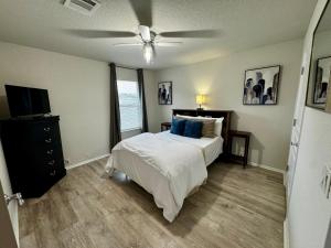 Alamo City Retreat - Wi-Fi, Parking, Self Check In