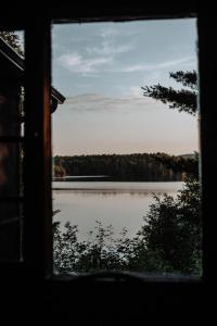 Morissette Base Camp - Lakeside Cozy Retreat for families and hikers