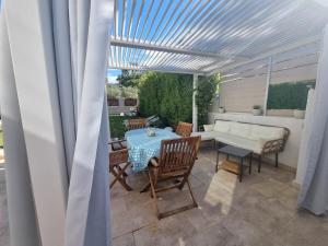 Domus Istella 200 meters from the sea