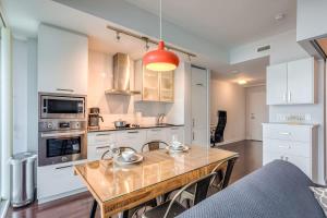 CN Tower View Condo with Pvt Balcony & Work Space