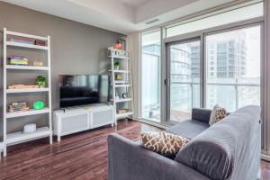 CN Tower View Condo with Pvt Balcony & Work Space