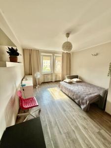 Night Host Trzebnicka 34-36 free parking