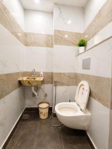 Homlee Parampara 4BHK-Central DEL-Lift-Parking