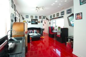 Rock n Roll Retreat Sea View Porthcawl