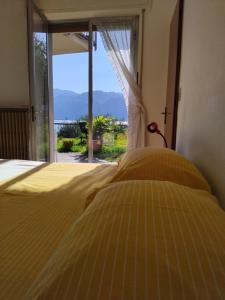 Panoramic Lake View & Garden Apartment
