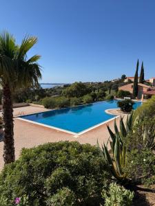 Mazet climatisé, vue mer, piscines