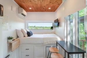Luxury Tiny Home with Spa Access