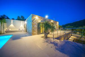 PETRONILA exclusive Living