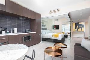 Designer 4 Seasons Luxury Bldg of Yorkville