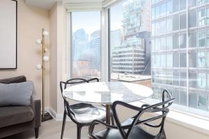 Designer 4 Seasons Luxury Bldg of Yorkville