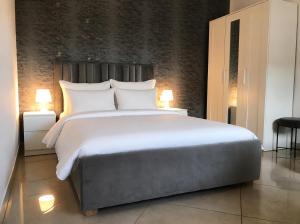 L&B Rooms