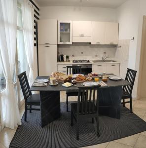 White Garden Apartment