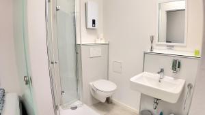 Newly renovated! Private room #4 with single, ground floor, AC, 2min to RAB, no kitchen